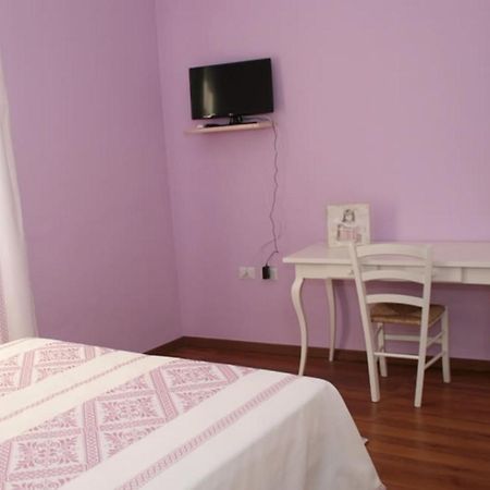 Guest House Le Gemelle Luras Exterior photo