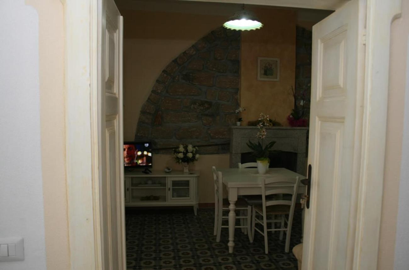 Guest House Le Gemelle Luras Exterior photo