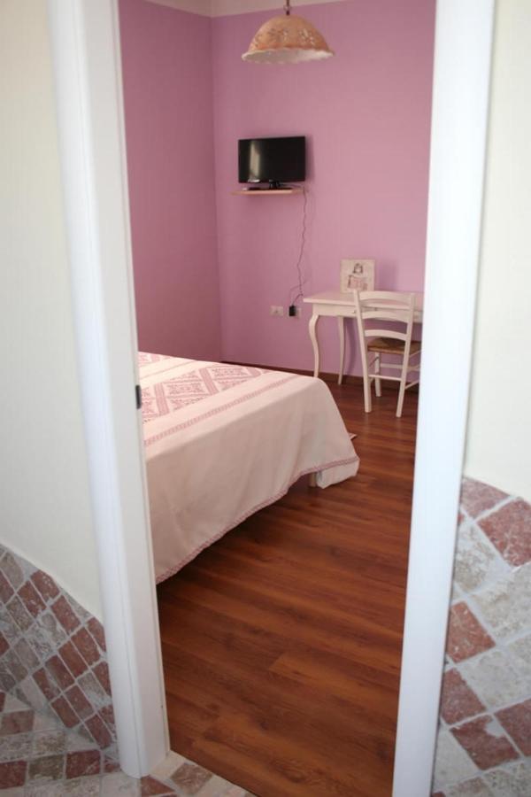 Guest House Le Gemelle Luras Exterior photo