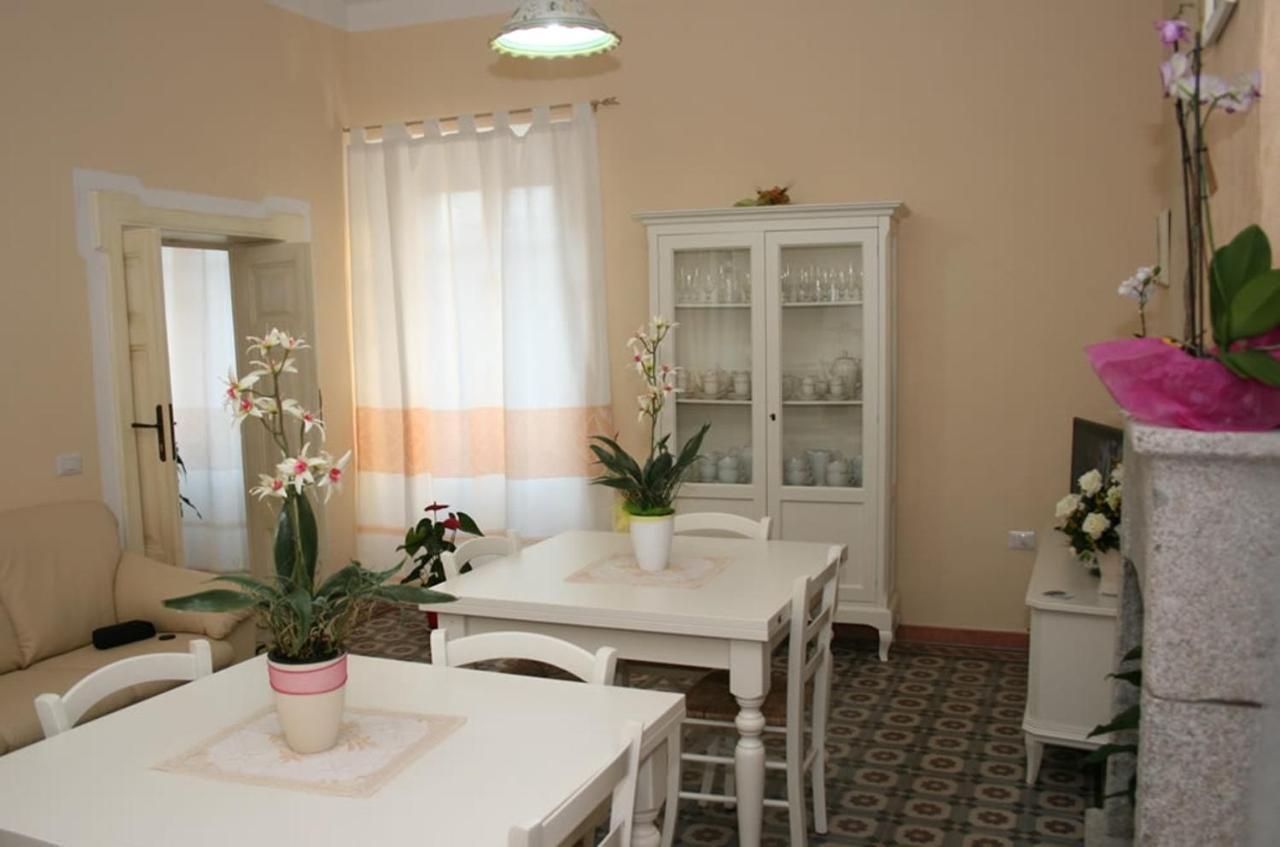 Guest House Le Gemelle Luras Exterior photo