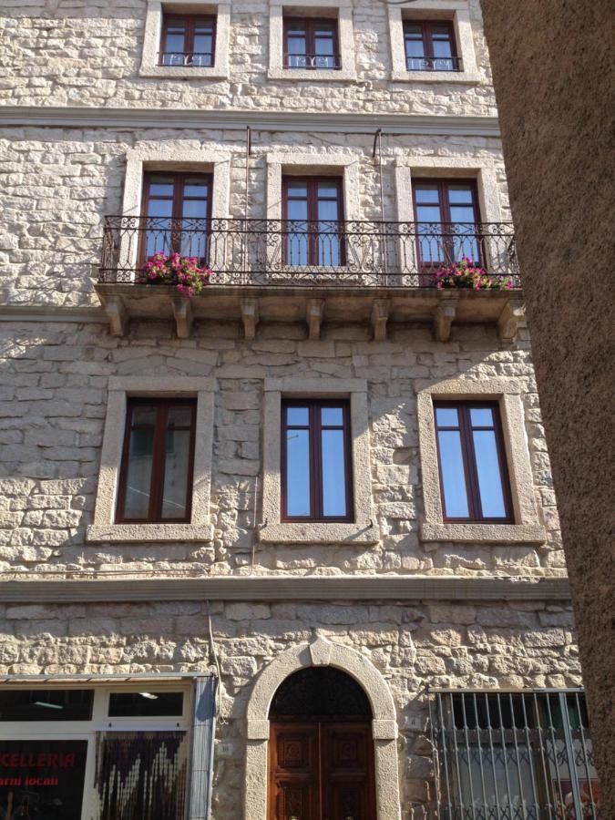 Guest House Le Gemelle Luras Exterior photo