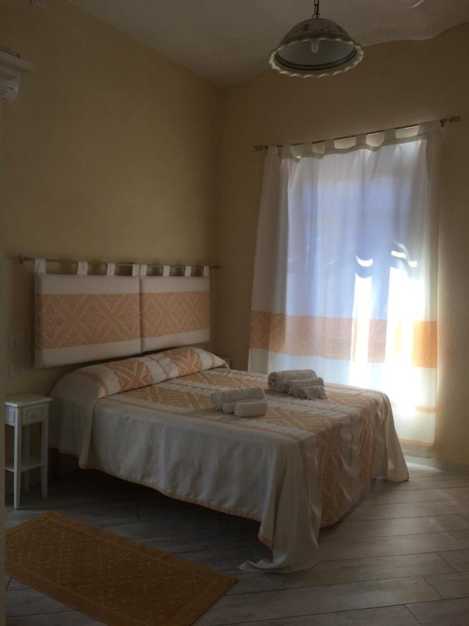 Guest House Le Gemelle Luras Exterior photo